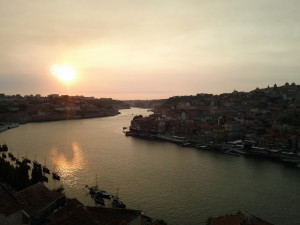 tramonto sul Douro, non abbiamo capito cosa fosse quell'ombra sul sole, crediamo gli alieni